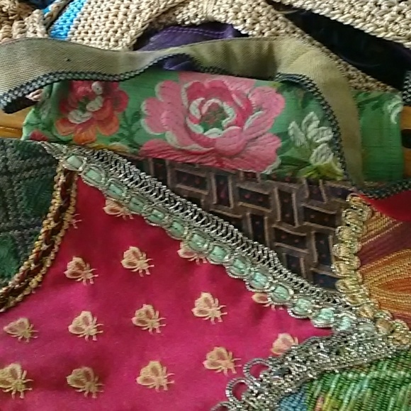Green/ Burgundy Tapestry handbag - Picture 6 of 6
